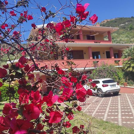 Le Pavoncelle Hotel บอซา ภายนอก รูปภาพ